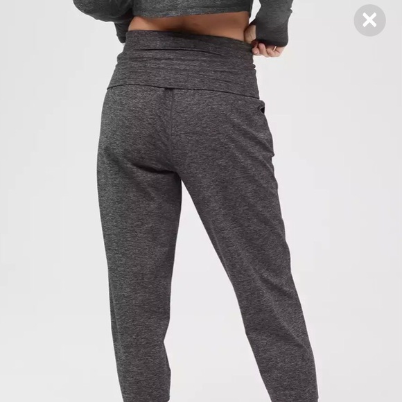 NWT Aerie Offline Hugger Jogger - Picture 2 of 4